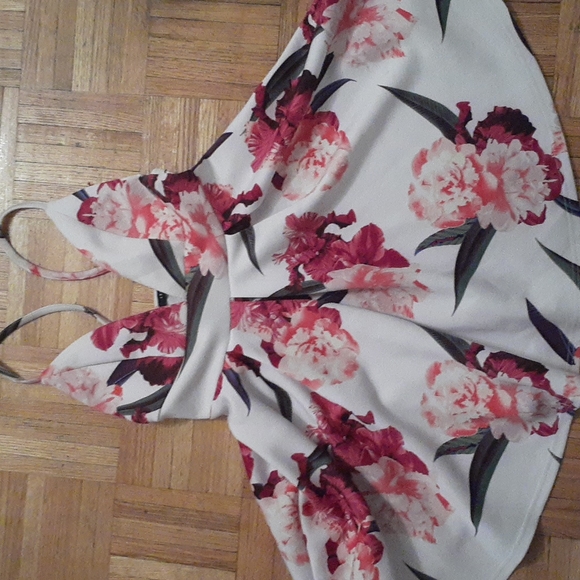 🌺FLORAL COCKTAIL DRESS🌺 - Picture 2 of 3